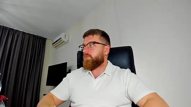 Snapshot of Findom_guy chatting on May 2026 05:43:01 PM Findom guy online show from May 2026 05:43:01 PM