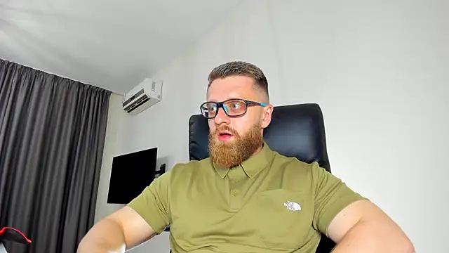 Snapshot of Findom_guy chatting on May 2026 03:51:01 PM Findom guy online show from May 2026 03:51:01 PM