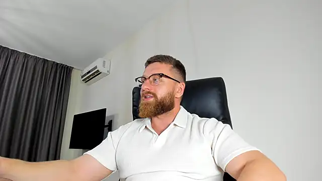 Snapshot of Findom_guy chatting on May 2026 04:36:02 PM Findom guy online show from May 2026 04:36:02 PM