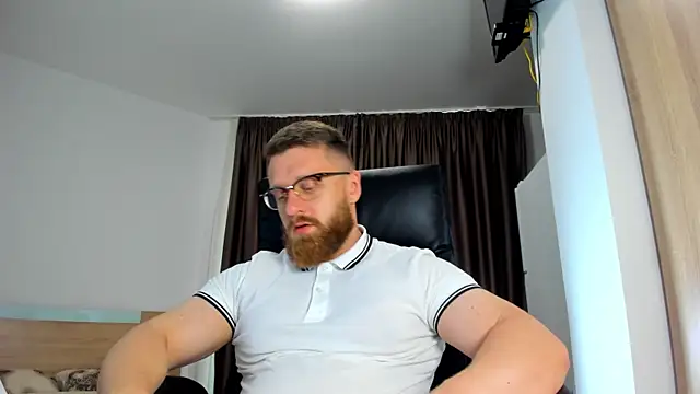 Snapshot of Findom_guy chatting on June 2026 03:17:01 PM Findom guy online show from June 2026 03:17:01 PM