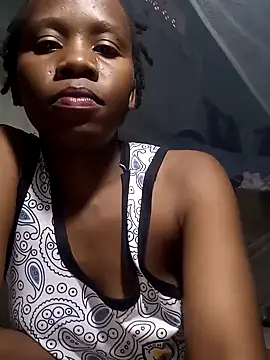 Queentesi online show from February 2025 12:02:02 PM