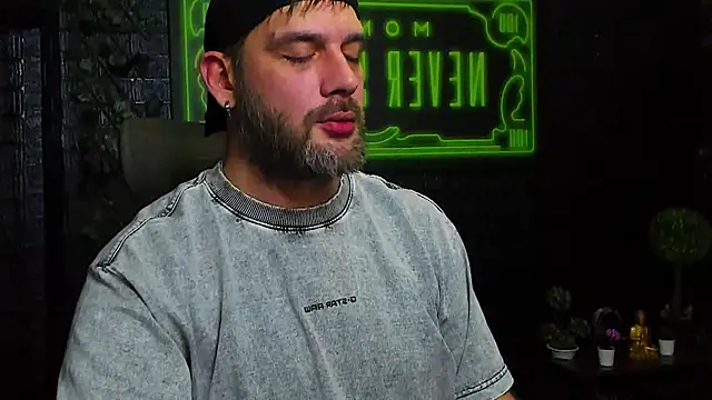 Snapshot of LexXHardy chatting on November 2025 08:08:02 PM LexXHardy online show from November 2025 08:08:02 PM