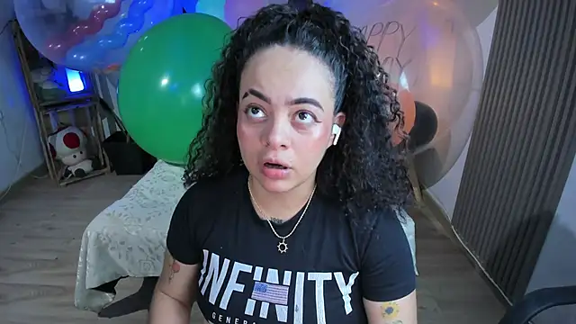 Snapshot of Cuttiealice chatting on January 2025 03:32:02 PM Cuttiealice online show from January 2025 03:32:02 PM