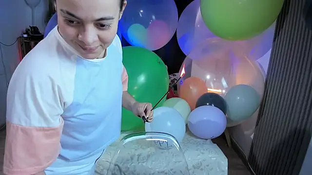 Snapshot of Cuttiealice chatting on January 2025 08:32:02 PM Cuttiealice online show from January 2025 08:32:02 PM