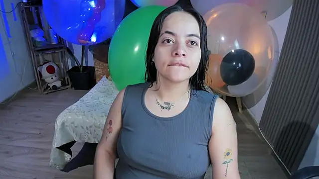 Snapshot of Cuttiealice chatting on January 2025 01:08:02 PM Cuttiealice online show from January 2025 01:08:02 PM