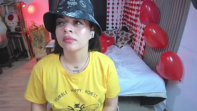 Snapshot of Cuttiealice chatting on February 2025 03:06:01 PM Cuttiealice online show from February 2025 03:06:01 PM