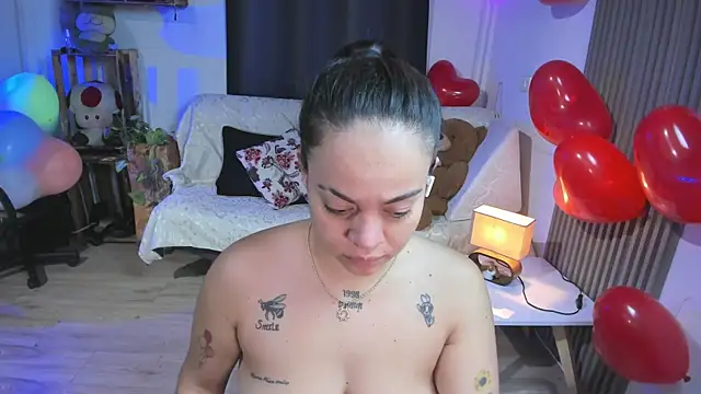 Snapshot of Cuttiealice chatting on February 2025 12:43:01 PM Cuttiealice online show from February 2025 12:43:01 PM