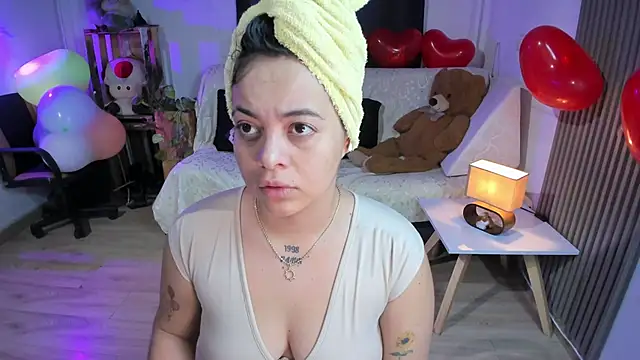 Snapshot of Cuttiealice chatting on February 2025 12:28:01 PM Cuttiealice online show from February 2025 12:28:01 PM