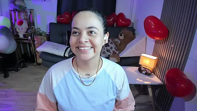 Snapshot of Cuttiealice chatting on February 2025 11:10:02 PM Cuttiealice online show from February 2025 11:10:02 PM