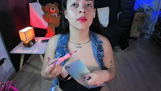 Snapshot of Cuttiealice chatting on March 2025 05:35:02 PM Cuttiealice online show from March 2025 05:35:02 PM