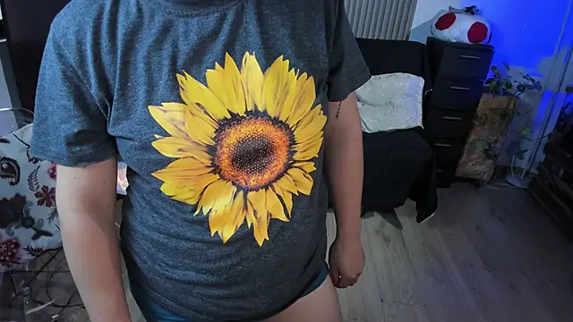 Snapshot of Cuttiealice chatting on March 2025 10:50:02 PM Cuttiealice online show from March 2025 10:50:02 PM