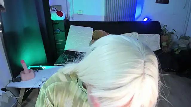 Snapshot of Cuttiealice chatting on March 2025 07:20:02 PM Cuttiealice online show from March 2025 07:20:02 PM