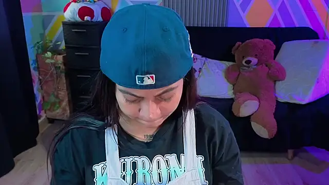 Snapshot of Cuttiealice chatting on September 2025 12:06:01 PM Cuttiealice online show from September 2025 12:06:01 PM