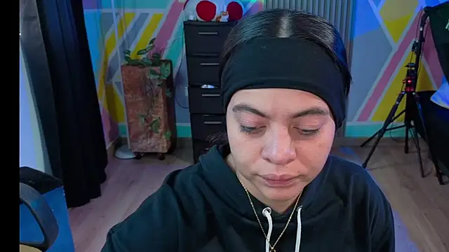 Snapshot of Cuttiealice chatting on October 2025 12:02:02 PM Cuttiealice online show from October 2025 12:02:02 PM