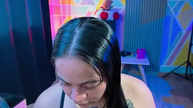 Snapshot of Cuttiealice chatting on October 2025 03:42:01 PM Cuttiealice online show from October 2025 03:42:01 PM