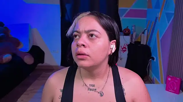 Snapshot of Cuttiealice chatting on November 2025 12:51:02 PM Cuttiealice online show from November 2025 12:51:02 PM