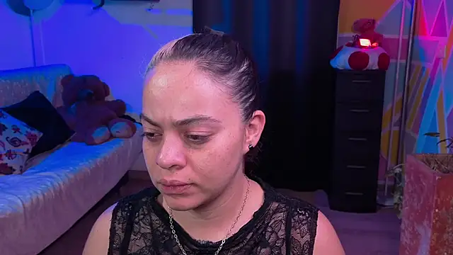 Snapshot of Cuttiealice chatting on November 2025 11:32:02 AM Cuttiealice online show from November 2025 11:32:02 AM