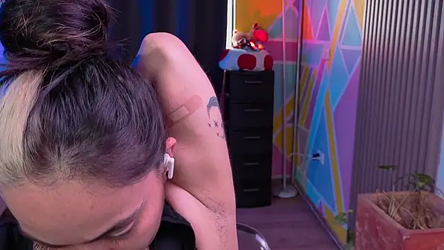 Snapshot of Cuttiealice chatting on November 2025 03:34:02 PM Cuttiealice online show from November 2025 03:34:02 PM