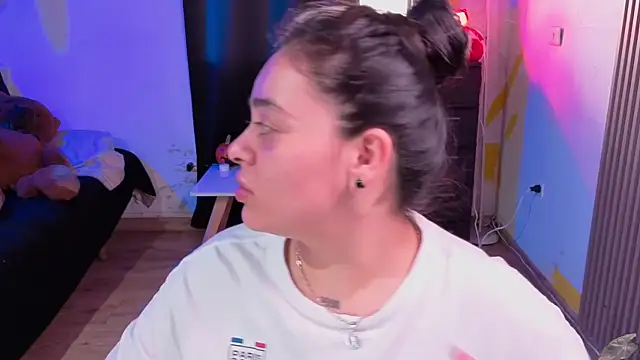 Snapshot of Cuttiealice chatting on November 2025 01:28:01 PM Cuttiealice online show from November 2025 01:28:01 PM