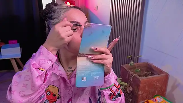 Snapshot of Cuttiealice chatting on November 2025 02:21:01 PM Cuttiealice online show from November 2025 02:21:01 PM