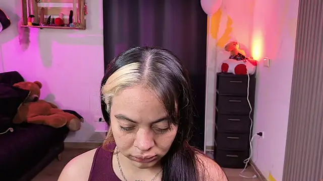 Snapshot of Cuttiealice chatting on November 2025 02:05:01 PM Cuttiealice online show from November 2025 02:05:01 PM