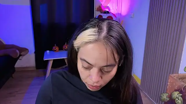 Snapshot of Cuttiealice chatting on November 2025 11:36:02 AM Cuttiealice online show from November 2025 11:36:02 AM