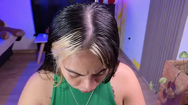 Snapshot of Cuttiealice chatting on December 2025 04:01:02 PM Cuttiealice online show from December 2025 04:01:02 PM