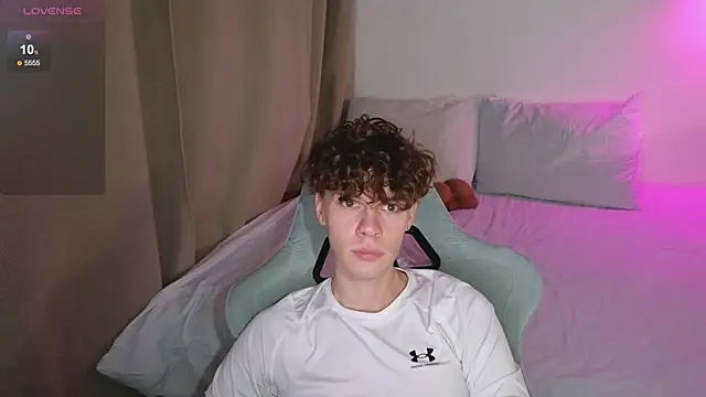 Snapshot of cute_thomas chatting on April 2026 07:16:01 PM cute thomas online show from April 2026 07:16:01 PM