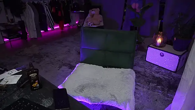 Snapshot of LaraPunkt chatting on February 2025 04:36:01 PM LaraPunkt online show from February 2025 04:36:01 PM