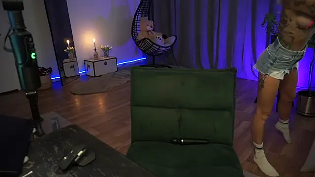 Snapshot of LaraPunkt chatting on September 2025 07:20:01 AM LaraPunkt online show from September 2025 07:20:01 AM