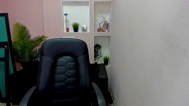 Snapshot of Persephoni chatting on December 2025 05:36:02 AM Persephoni online show from December 2025 05:36:02 AM