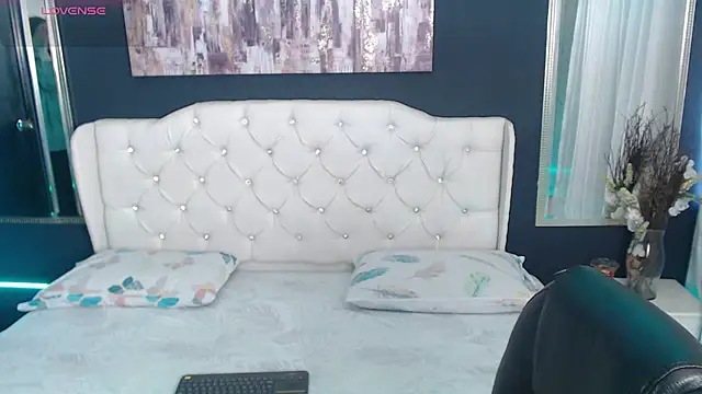 LiaVillalobos online show from September 2025 12:40:01 PM