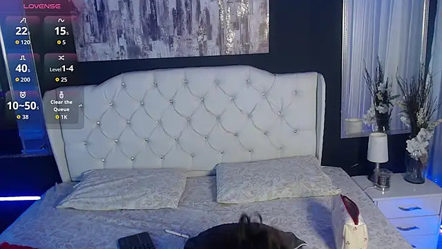 LiaVillalobos online show from November 2025 04:18:01 PM