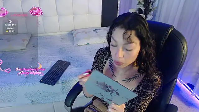 LiaVillalobos online show from December 2025 02:00:02 PM