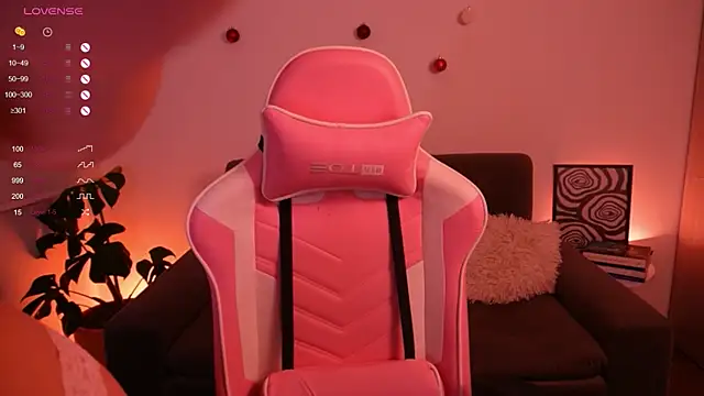 Snapshot of annie24_evans chatting on December 2024 02:11:02 AM annie24 evans online show from December 2024 02:11:02 AM