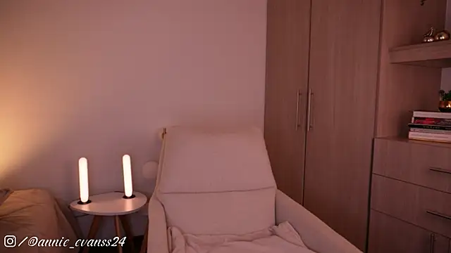 annie24 evans online show from November 2025 12:32:01 AM