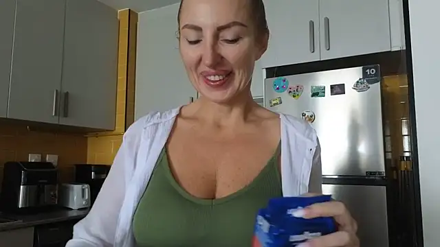 Snapshot of Allys chatting on October 2025 05:14:01 AM Allys online show from October 2025 05:14:01 AM