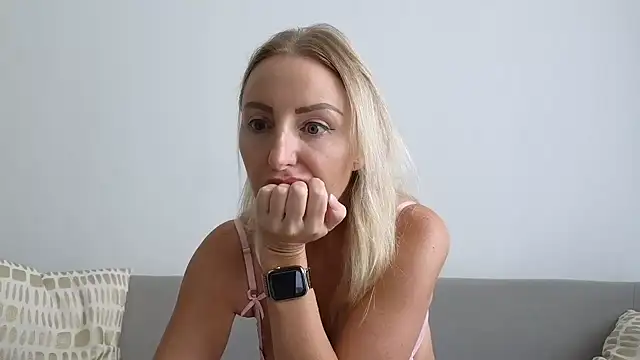 Snapshot of Allys chatting on October 2025 05:06:01 AM Allys online show from October 2025 05:06:01 AM