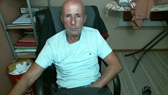 olibrius71 online show from November 2025 05:34:02 PM