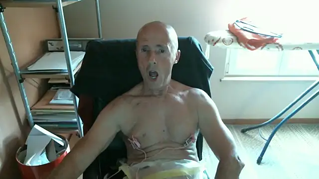 olibrius71 online show from May 2026 05:53:01 PM