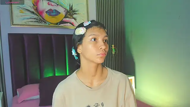 LauraAristizabal online show from October 2025 12:34:02 PM