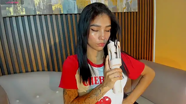 LauraAristizabal online show from March 2026 12:32:02 PM