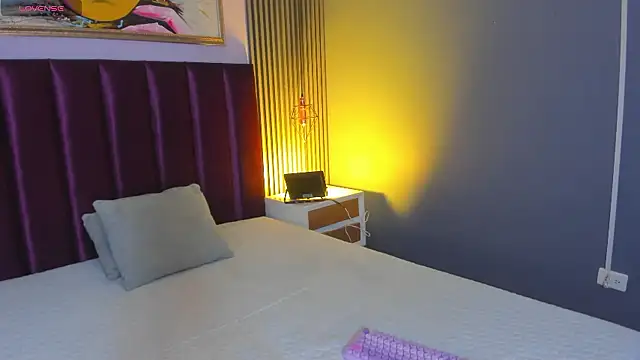 LauraAristizabal online show from April 2026 12:43:01 PM