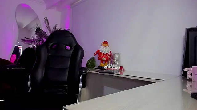 Snapshot of Meghan320 chatting on December 2025 11:37:01 AM Meghan320 online show from December 2025 11:37:01 AM