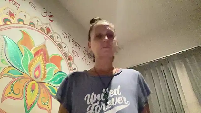 Snapshot of Sexy-Mel chatting on February 2026 04:00:01 PM Sexy-Mel online show from February 2026 04:00:01 PM