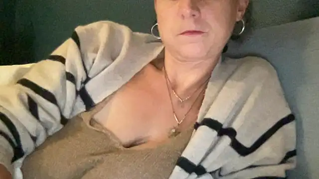 Snapshot of Sexy-Mel chatting on February 2026 05:57:02 PM Sexy-Mel online show from February 2026 05:57:02 PM