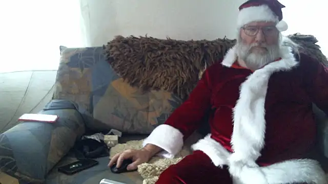 Snapshot of SexySantaC chatting on December 2024 01:33:02 PM SexySantaC online show from December 2024 01:33:02 PM