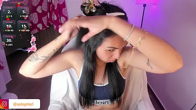 Miss Nicole online show from November 2025 08:22:01 PM