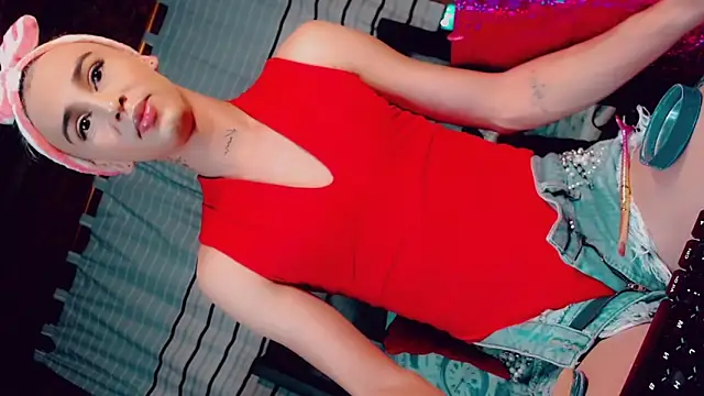 Snapshot of CharlotteBigCock chatting on February 2025 03:21:01 PM CharlotteBigCock online show from February 2025 03:21:01 PM