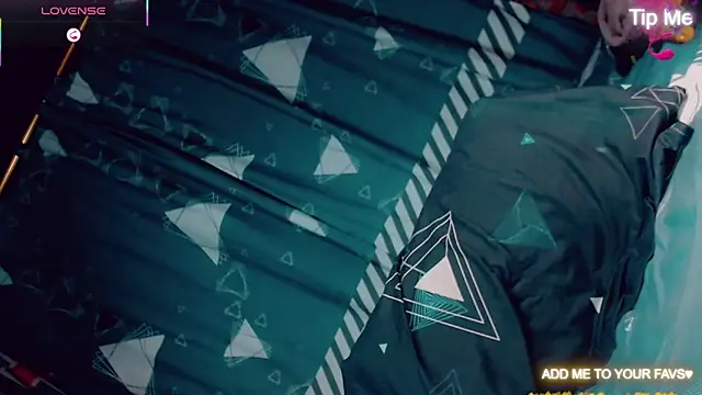 Snapshot of CharlotteBigCock chatting on December 2025 01:51:01 PM CharlotteBigCock online show from December 2025 01:51:01 PM